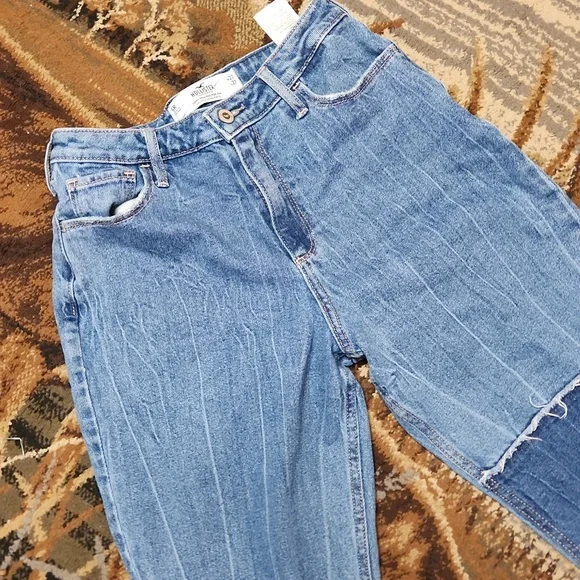 Hollister Two-Tone Blue Cropped Jeans - Picture 3 of 10